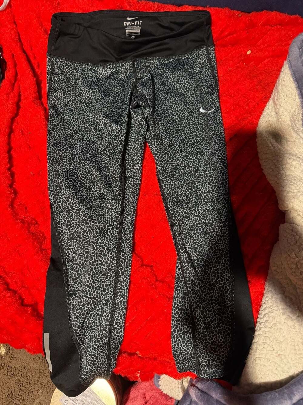 Nike Women's Dri-Fit Relay Meteor Print Running Capri Leggings Black White